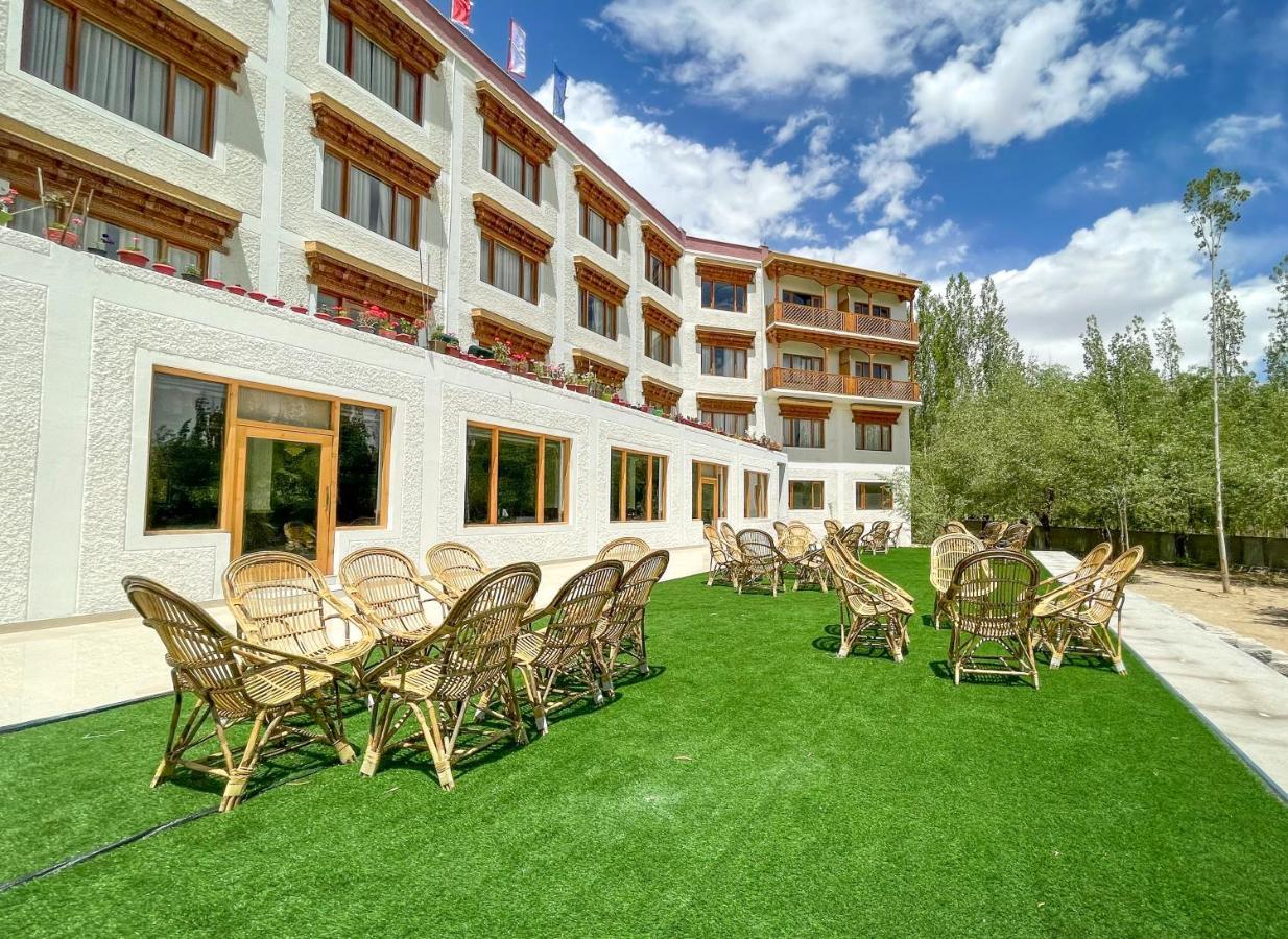 Hotel Deskitsal Leh Bagian luar foto