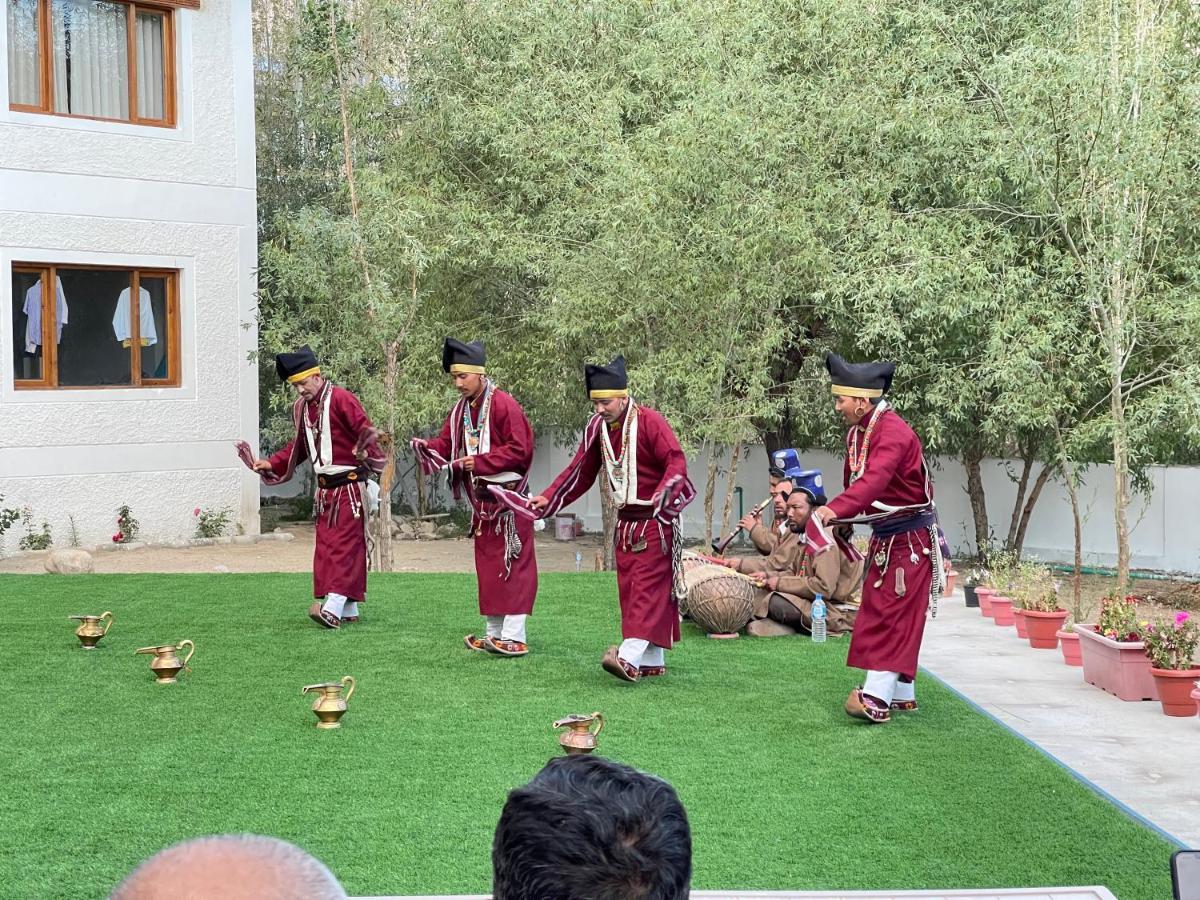 Hotel Deskitsal Leh Bagian luar foto