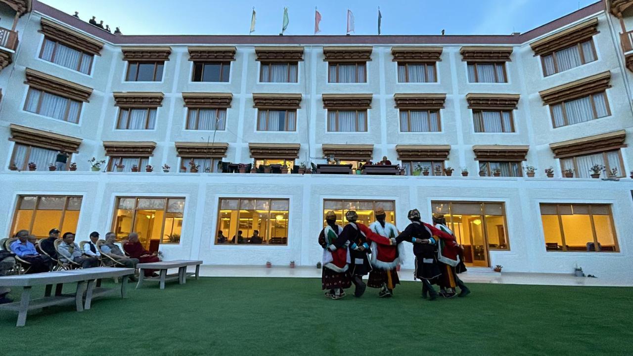 Hotel Deskitsal Leh Bagian luar foto