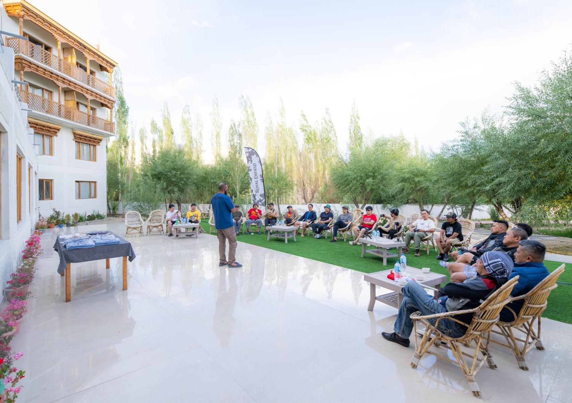 Hotel Deskitsal Leh Bagian luar foto